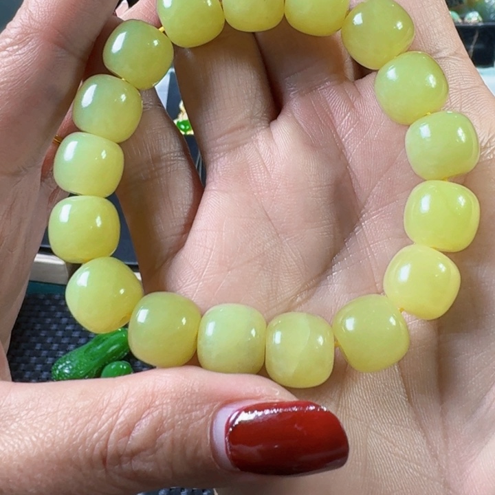 和田玉（黄玉）颈饰未镶嵌好**哦