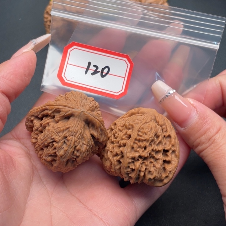 ****福文玩核桃把件南疆石