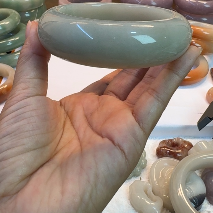 石英岩玉未镶嵌手镯