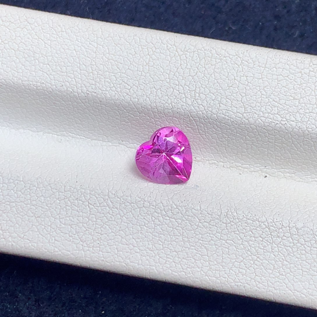 托帕石裸石未镶嵌心七