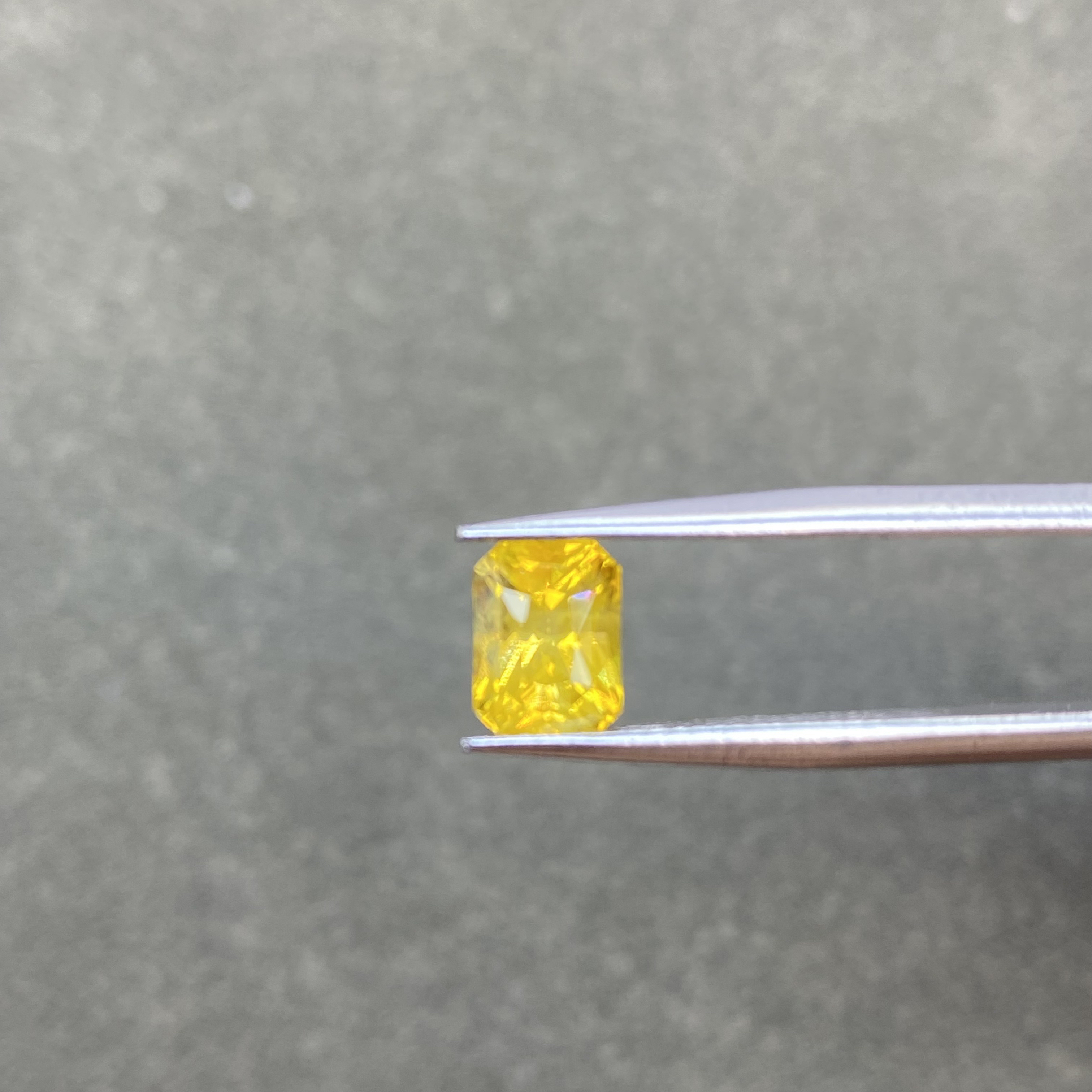 天然金丝雀黄蓝宝石2.02ct全净无瑕雷迪恩精切国际证书镶嵌干净