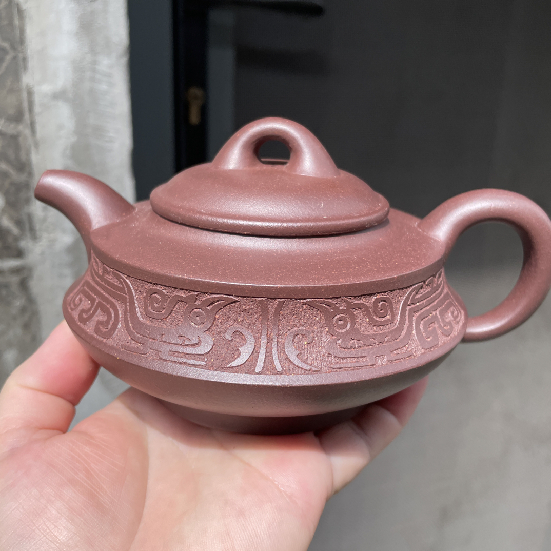 宜兴牛盖原矿紫砂壶，周盘，半手工制作，容量320cc茶壶紫泥浮雕茶具