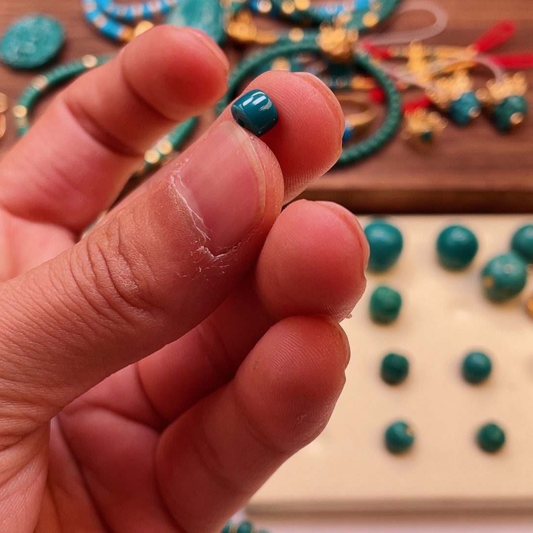 绿松石颈饰未镶嵌