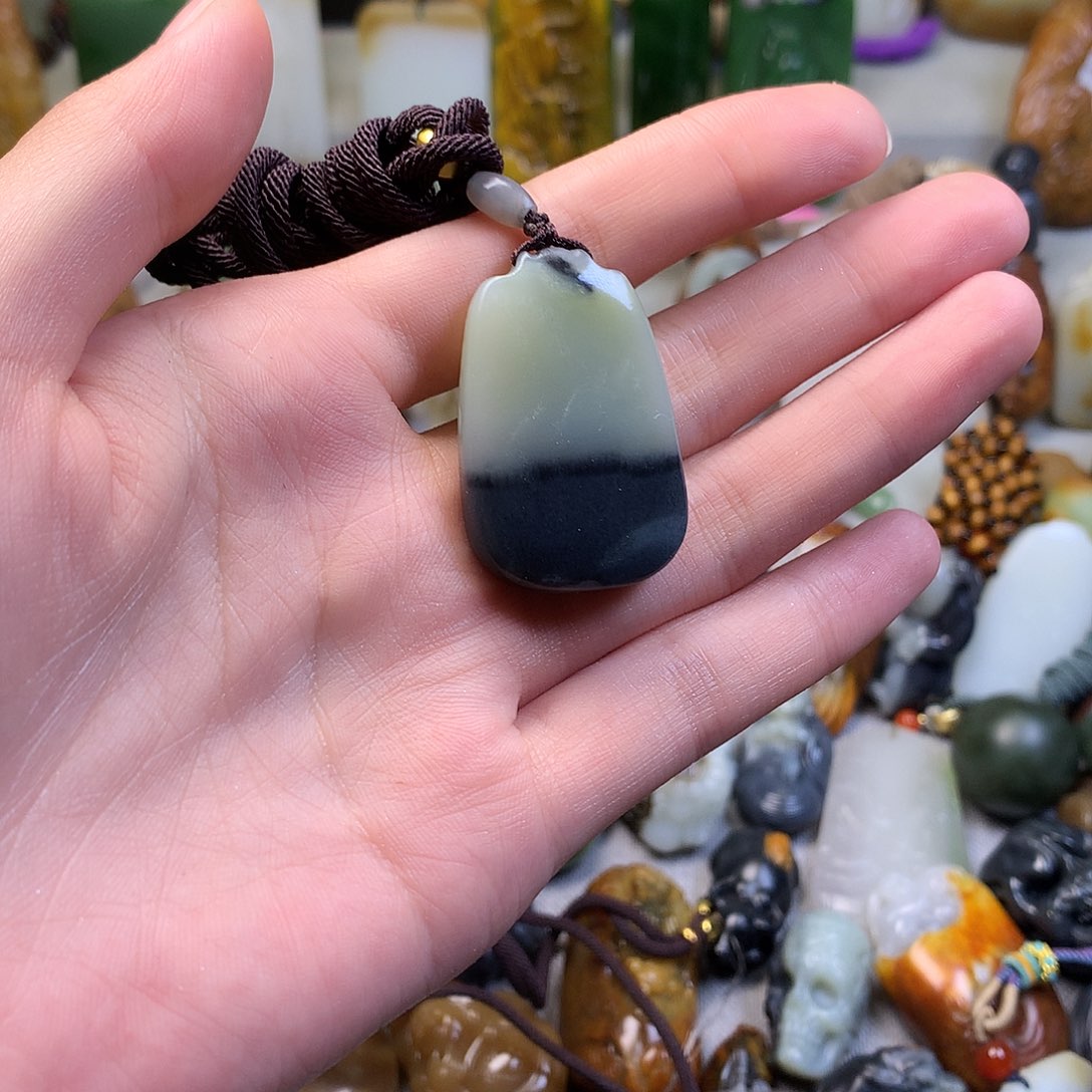 和田玉未镶嵌颈饰吴*少