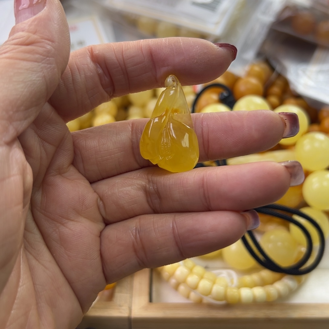 琥珀珠宝奇石未镶嵌