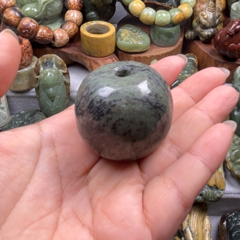 未镶嵌岫岩河磨玉（透闪石质玉）把件