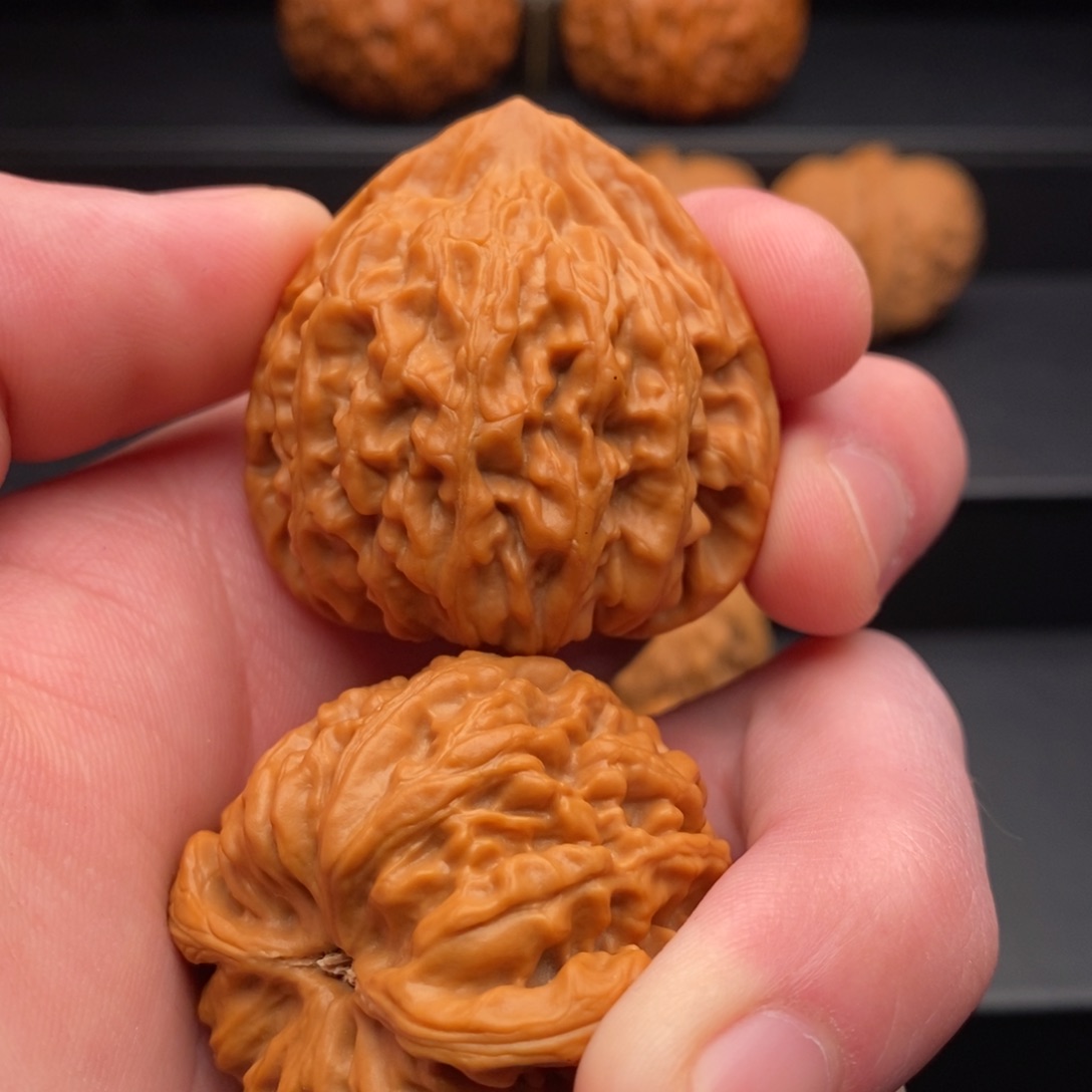 文玩核桃把件扒****_岳尊