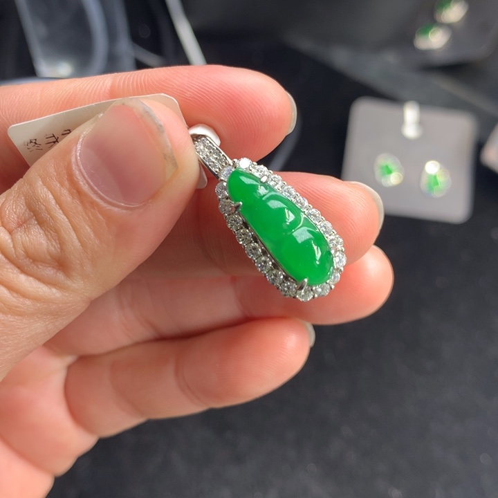 【闪购商品】翡翠吊坠(不含链)银S925镶嵌天然翡翠