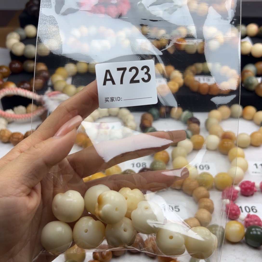 白玉菩提吊坠橙*手持