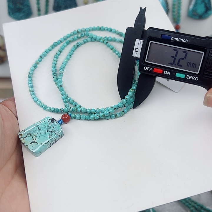 绿松石颈饰未镶嵌