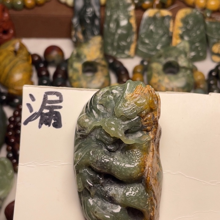 岫岩河磨玉（透闪石质玉）未镶嵌颈饰