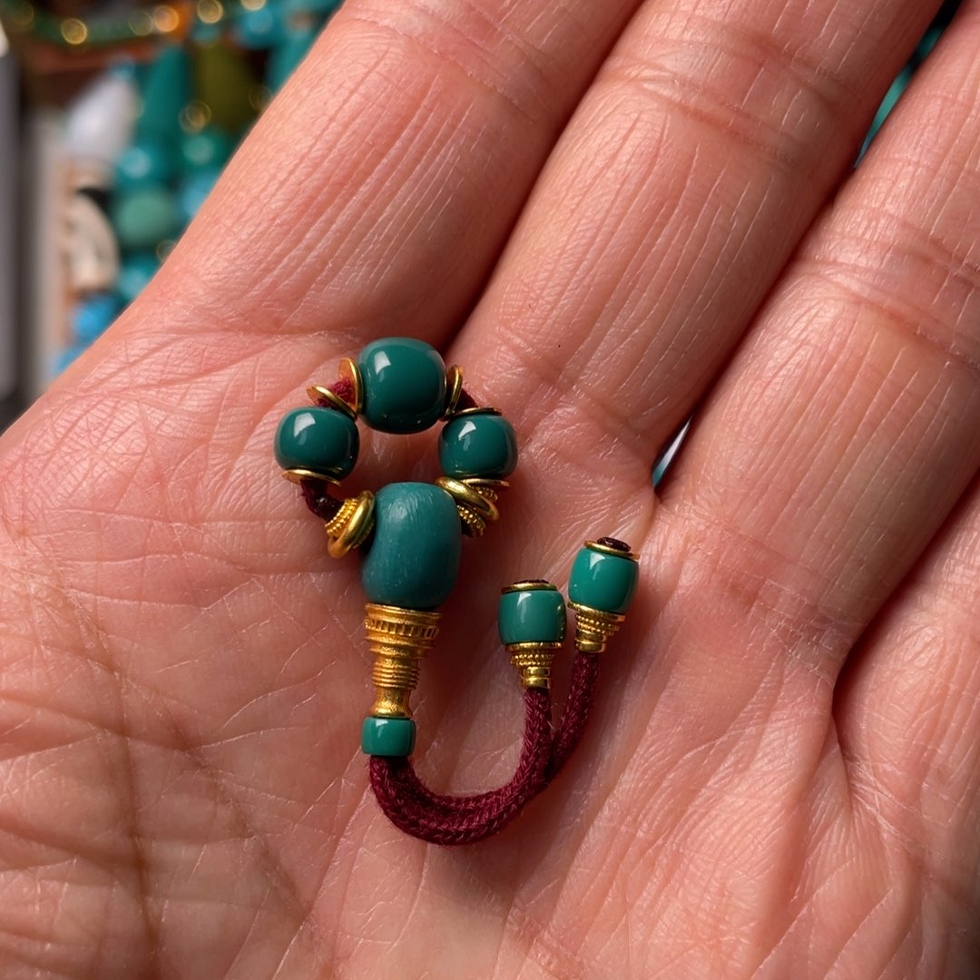 绿松石颈饰未镶嵌