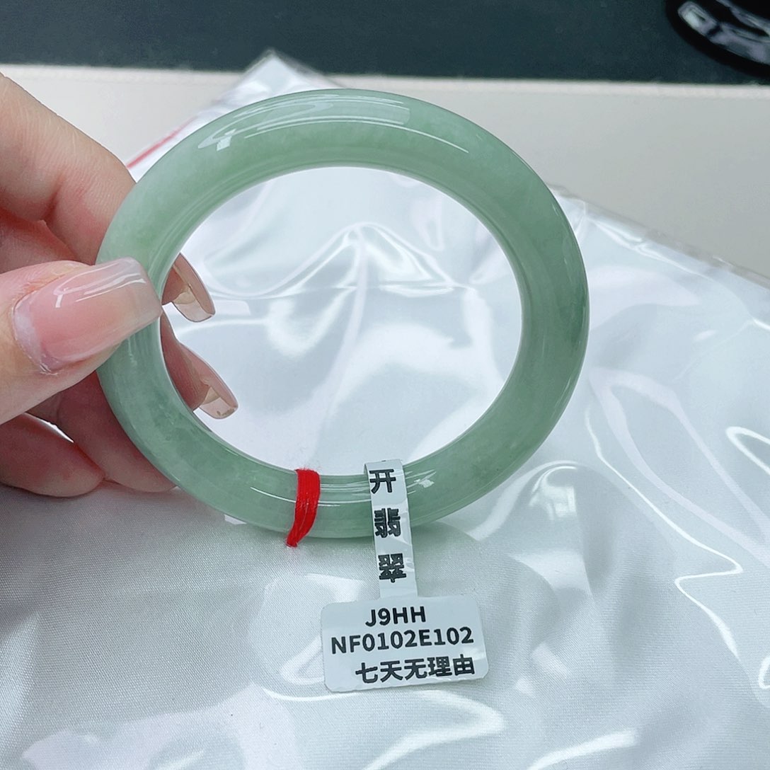 翡翠手镯未镶嵌圆56