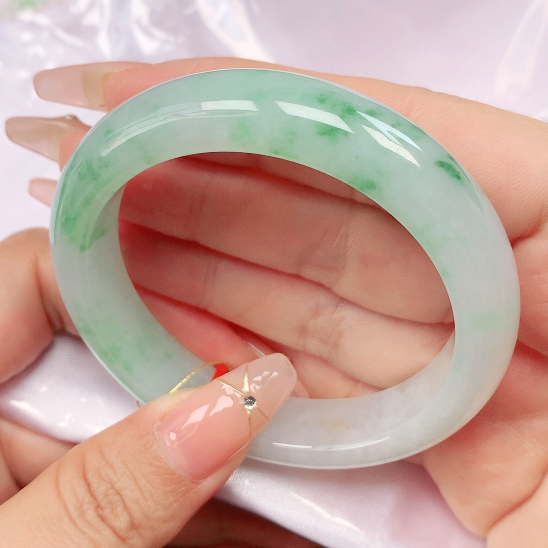 翡翠手镯未镶嵌抖音813