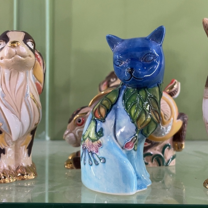 陶瑕疵微瑕蓝色猫咪一只