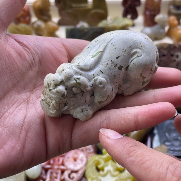 蛇纹石玉未镶嵌颈饰