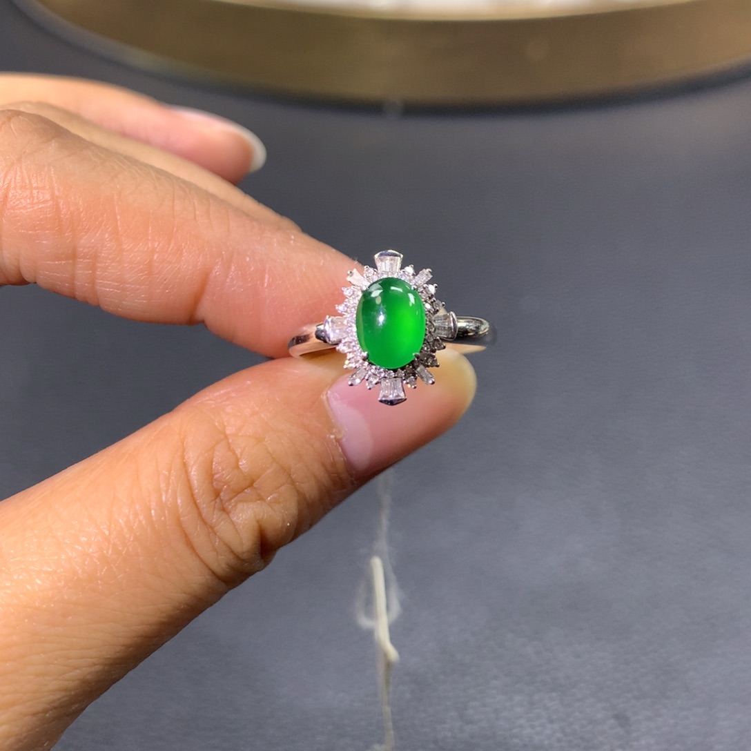 翡翠戒指18K金镶嵌翡翠