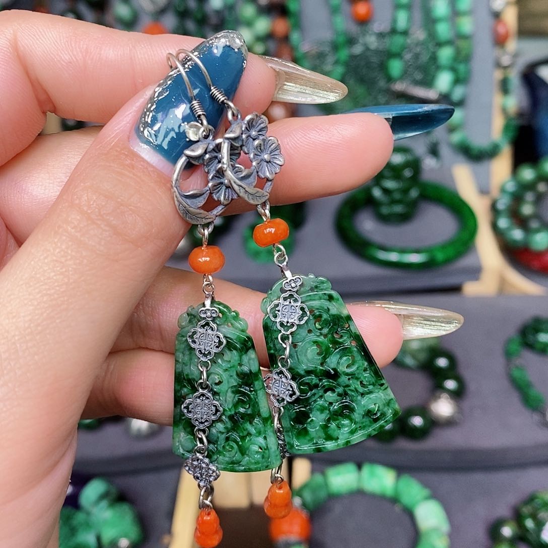 翡翠耳饰未镶嵌漂亮美眉