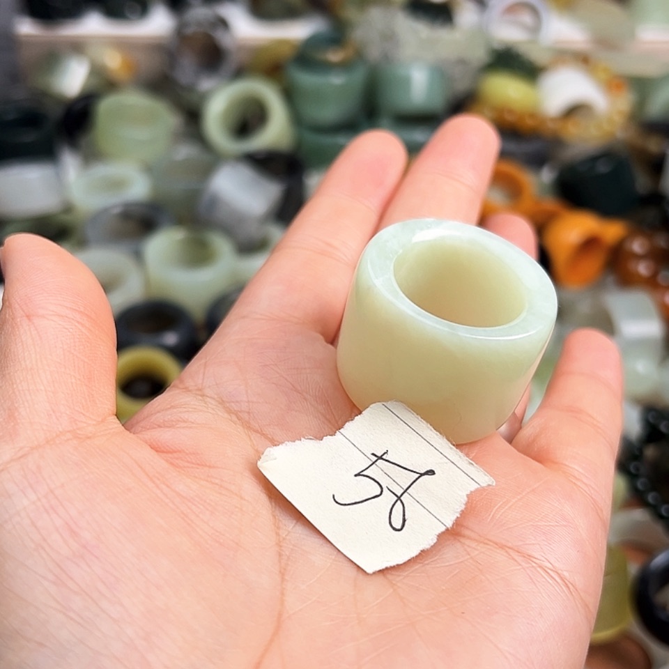 【闪购商品】合金蛇纹石玉戒指?**侯