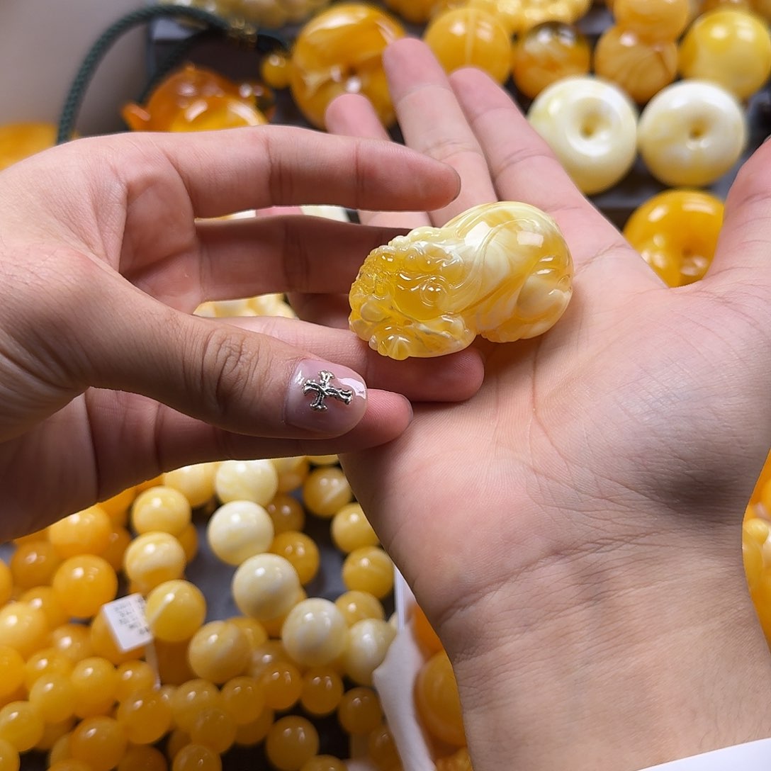 蜜蜡珠宝奇石未镶嵌貔貅