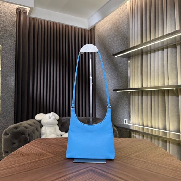 DD【VV】头层牛皮 做旧五金单肩包