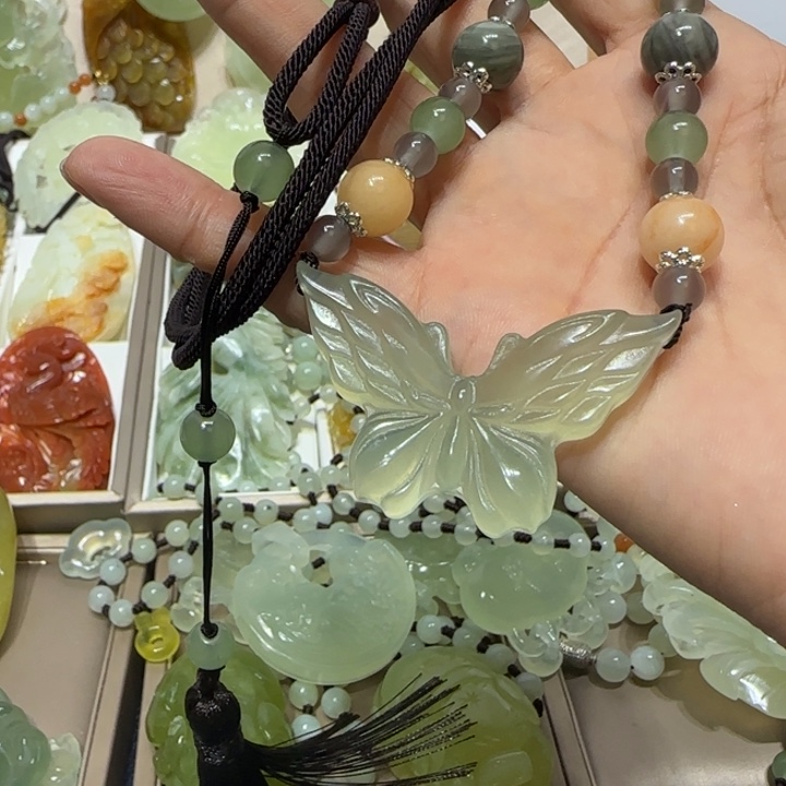 蛇纹石玉吊坠未镶嵌