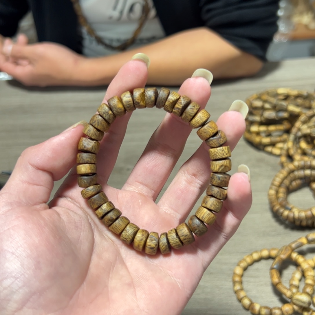 沉香木手串金莎叶片珠10.5克