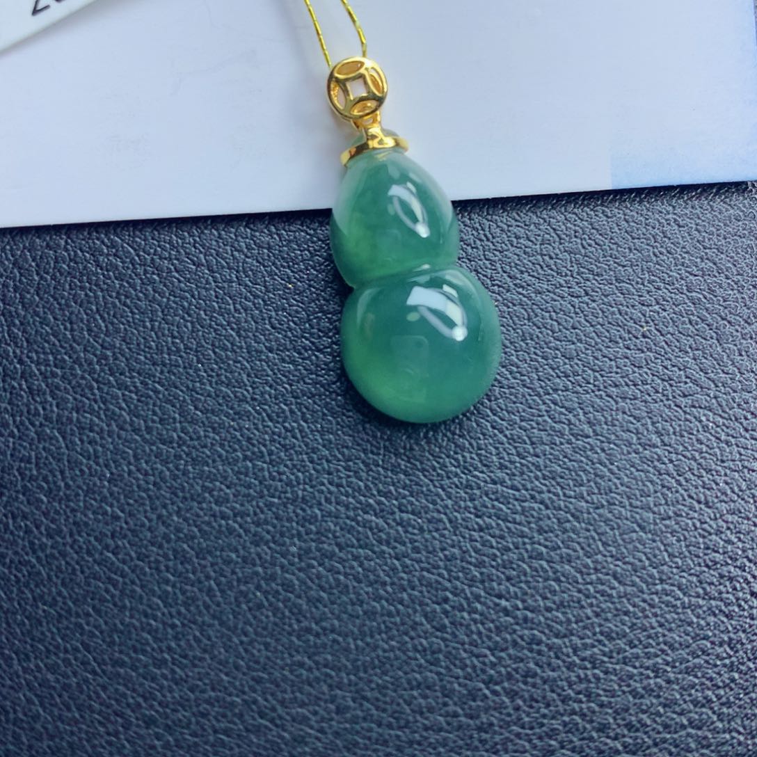 翡翠颈饰未镶嵌葫芦
