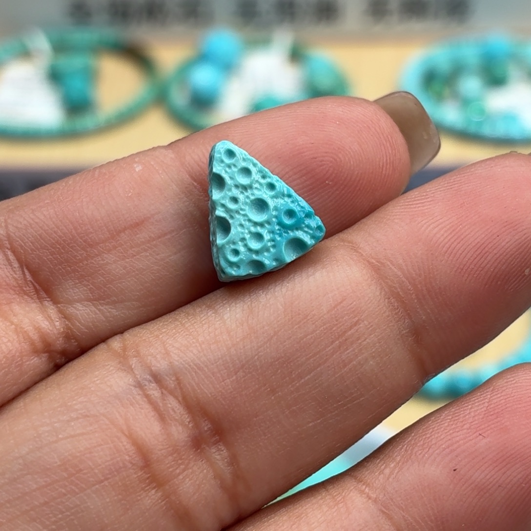 绿松石未镶嵌珠宝奇石