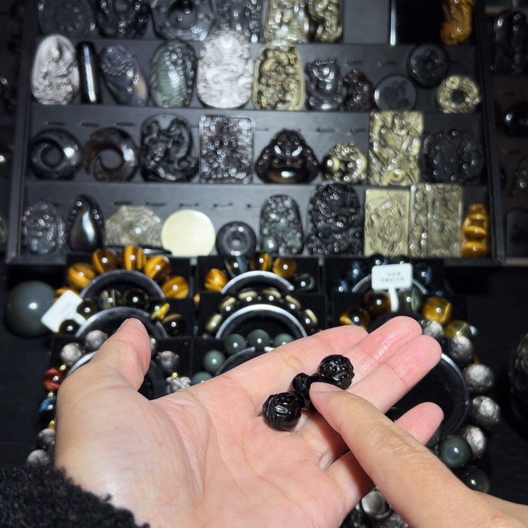 我***子黑曜岩未镶嵌珠宝奇石