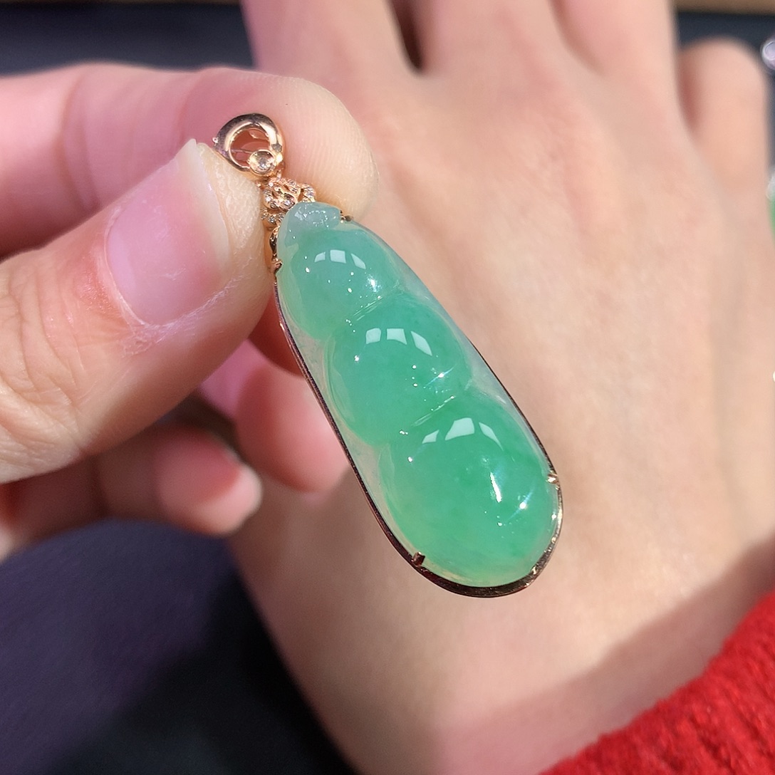 翡翠吊坠(赠链)18K金镶嵌