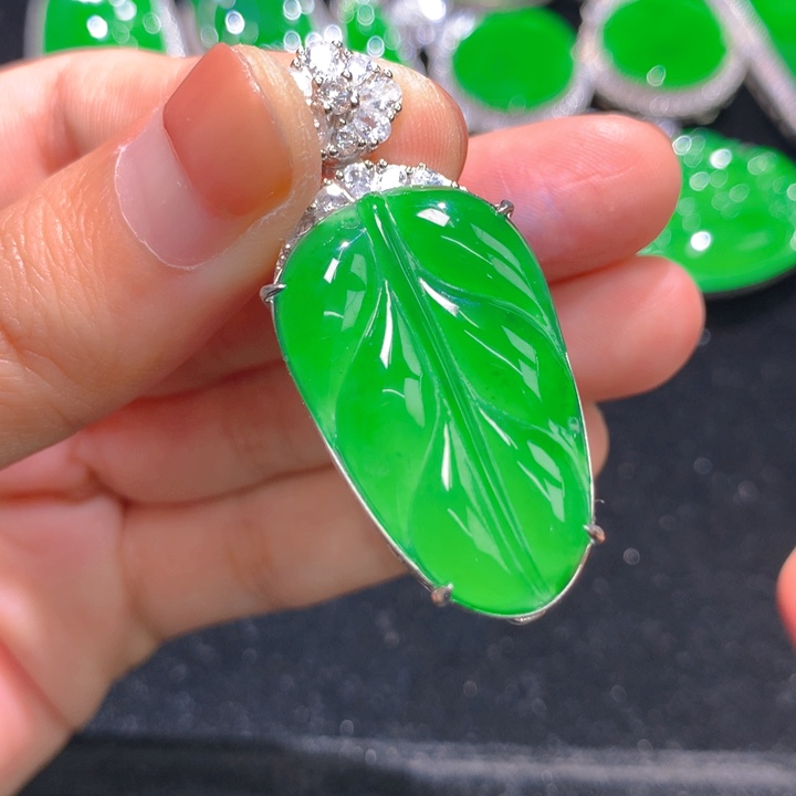 好****翡翠银S925镶嵌颈饰一个