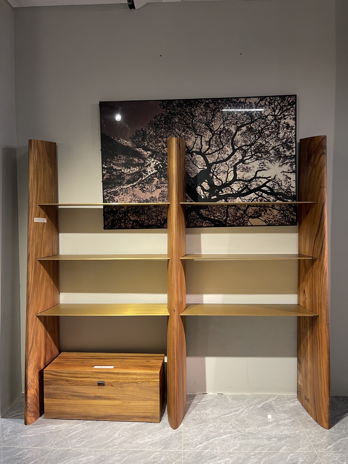 【包邮】东莞产地S1205侘寂风原木风合欢木书架客厅落地