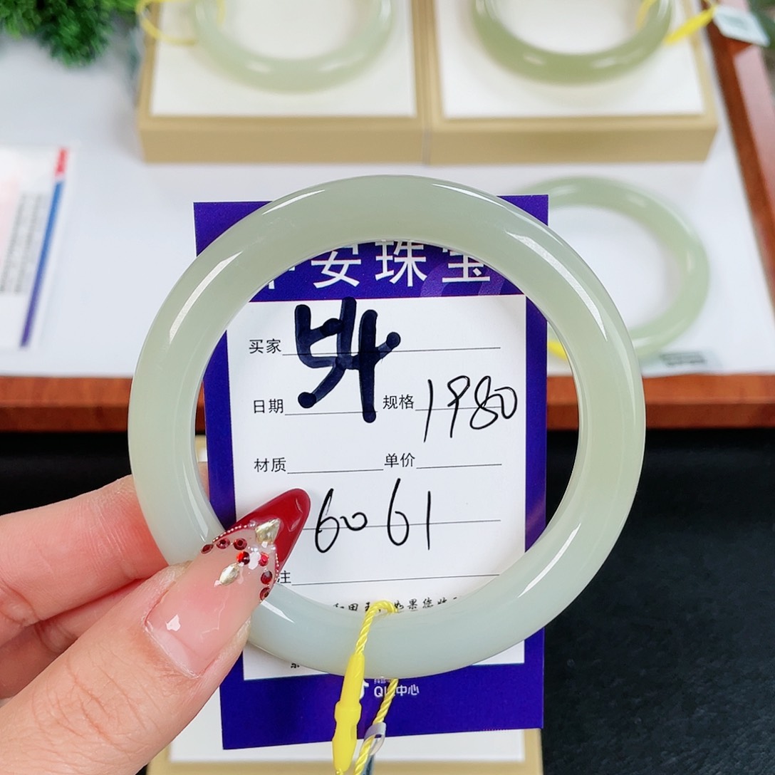 和田玉手镯未镶嵌