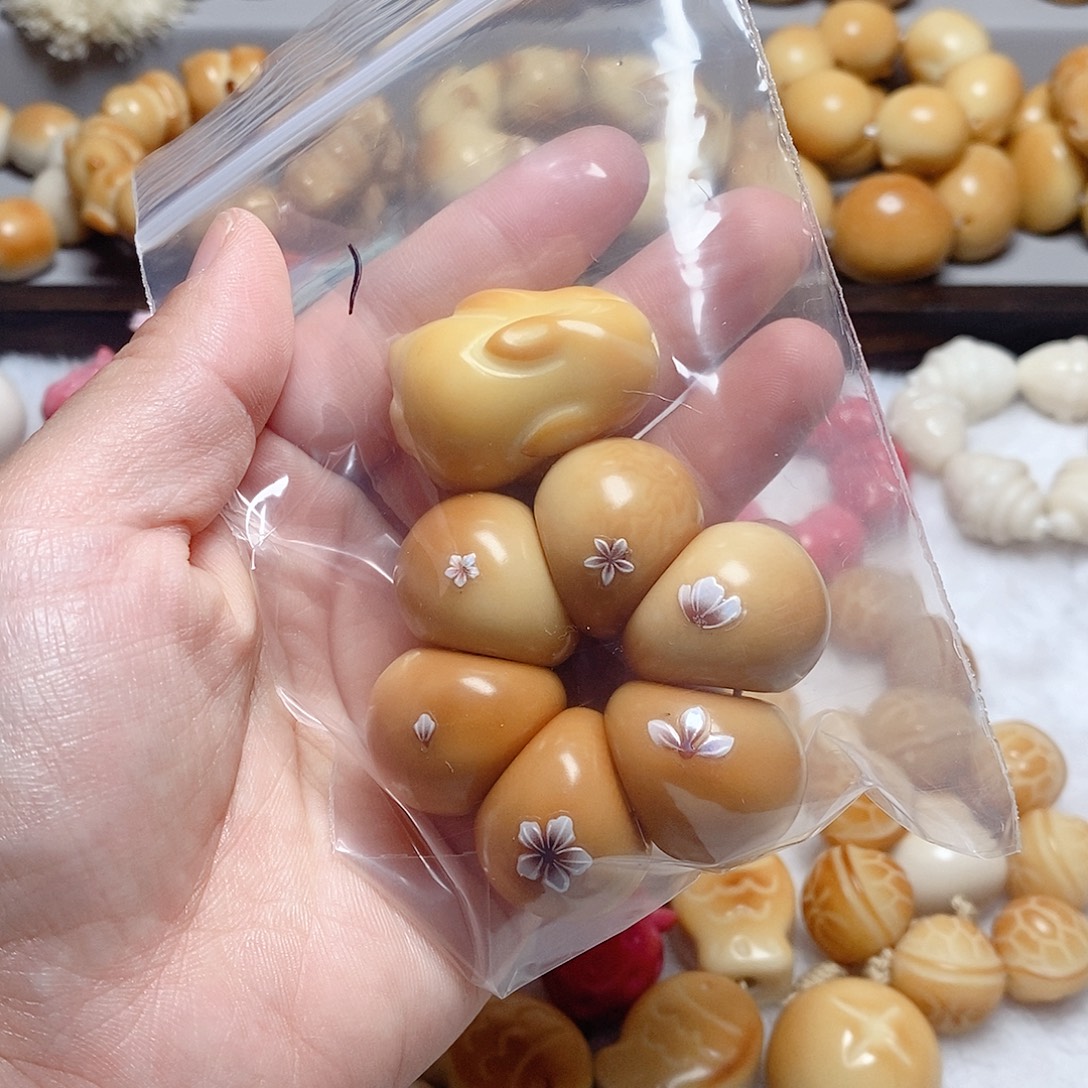 小***萝吊坠菩提根/象牙果瑕疵兔子一颗