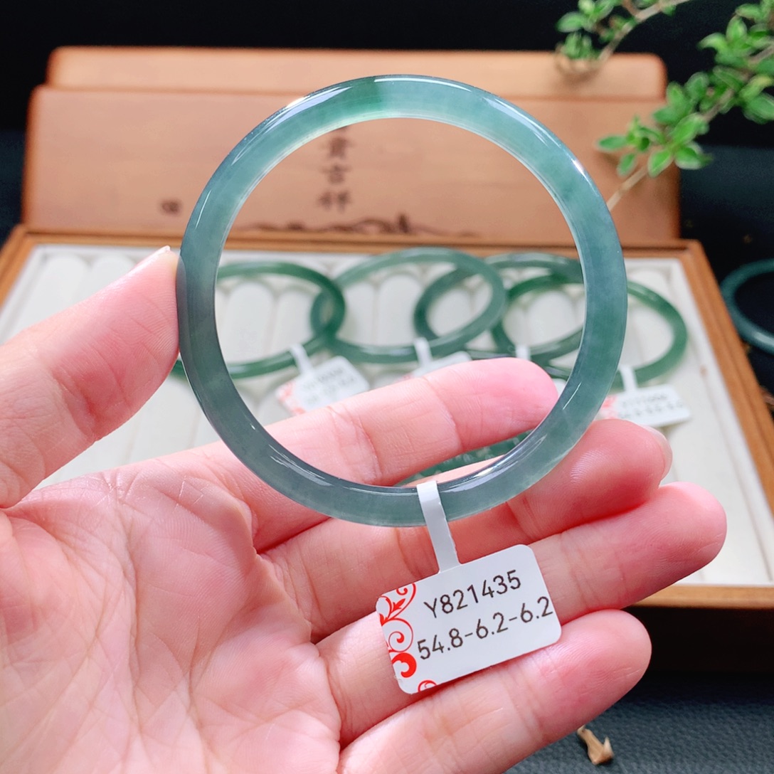 未镶嵌手镯（圆镯）翡翠