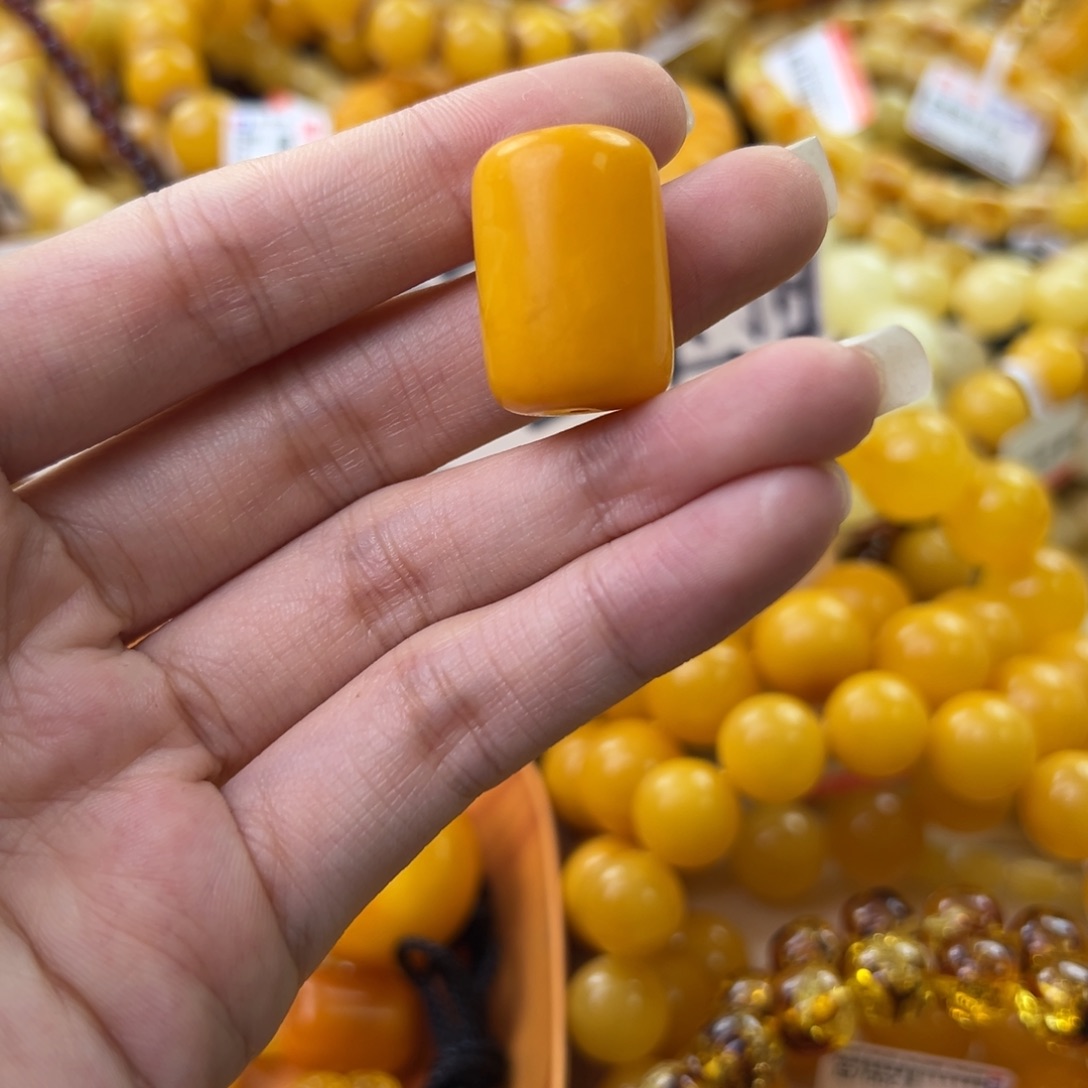 琥珀珠宝奇石未镶嵌