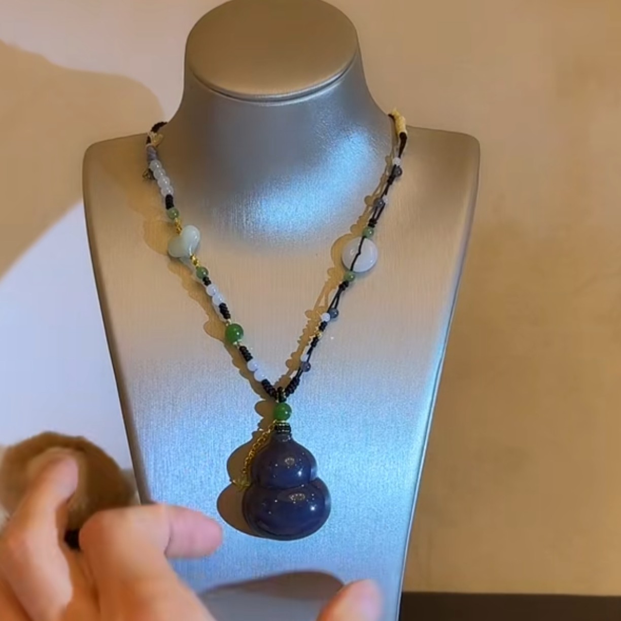 壹屿珠宝     120735  和田玉传世级颈饰