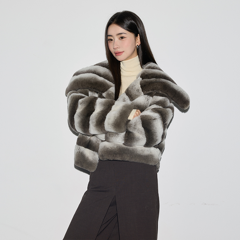 北欧极光2025秋冬新款进口獭兔毛皮草外套女短款大衣25187