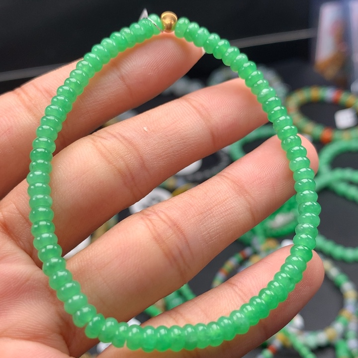 翡翠手镯未镶嵌卡