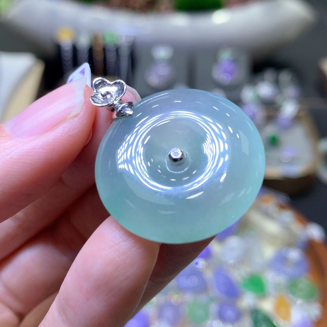 【闪购商品】翡翠颈饰18K金镶嵌翡翠吊坠项链