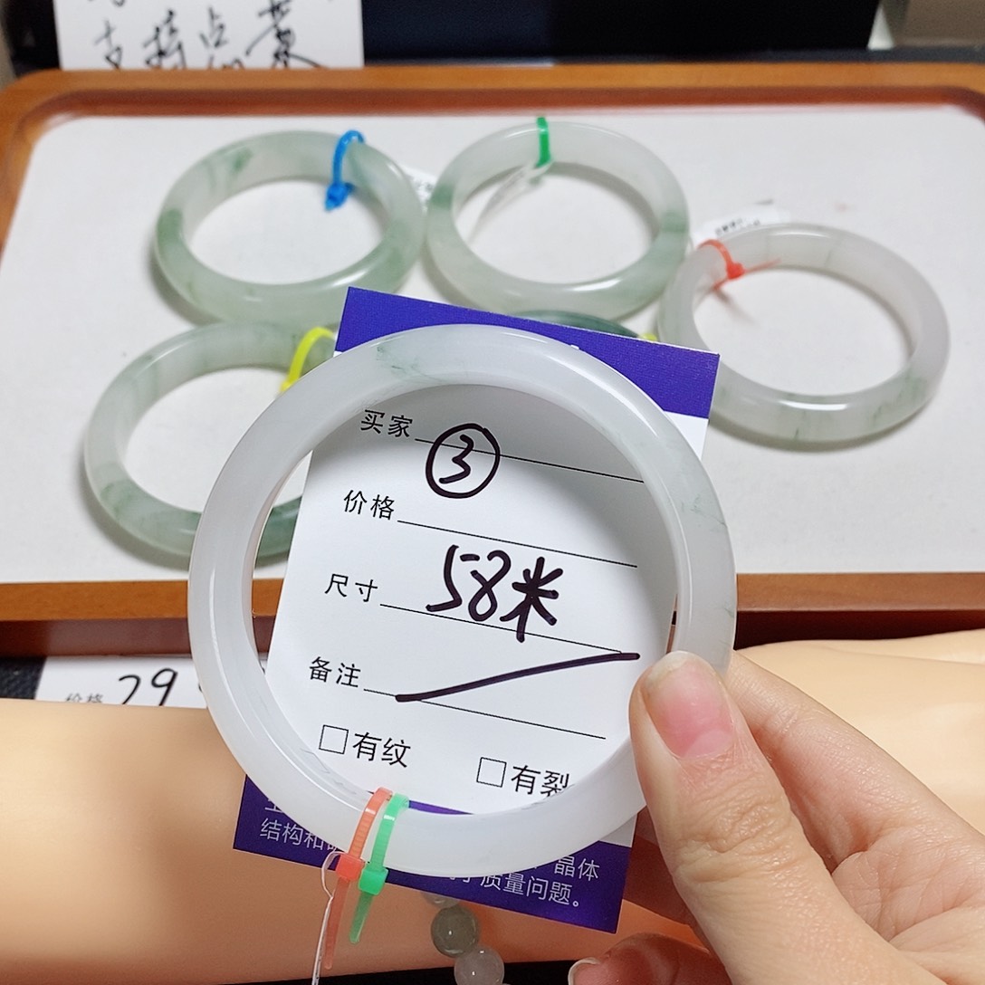 未镶嵌手镯石英质玉