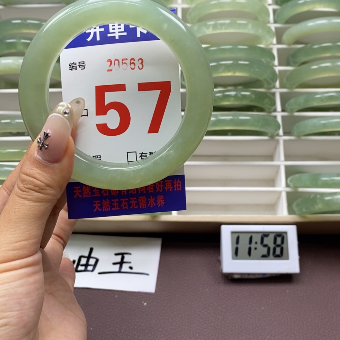 未镶嵌蛇纹石玉手镯