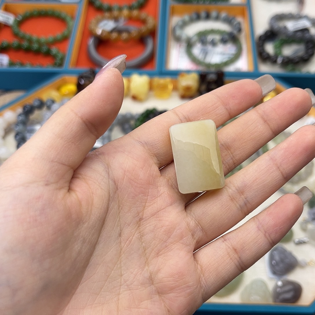 和田玉未镶嵌颈饰w17俄料糖白无事牌