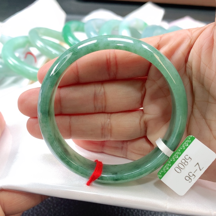 翡翠手镯未镶嵌5656575757