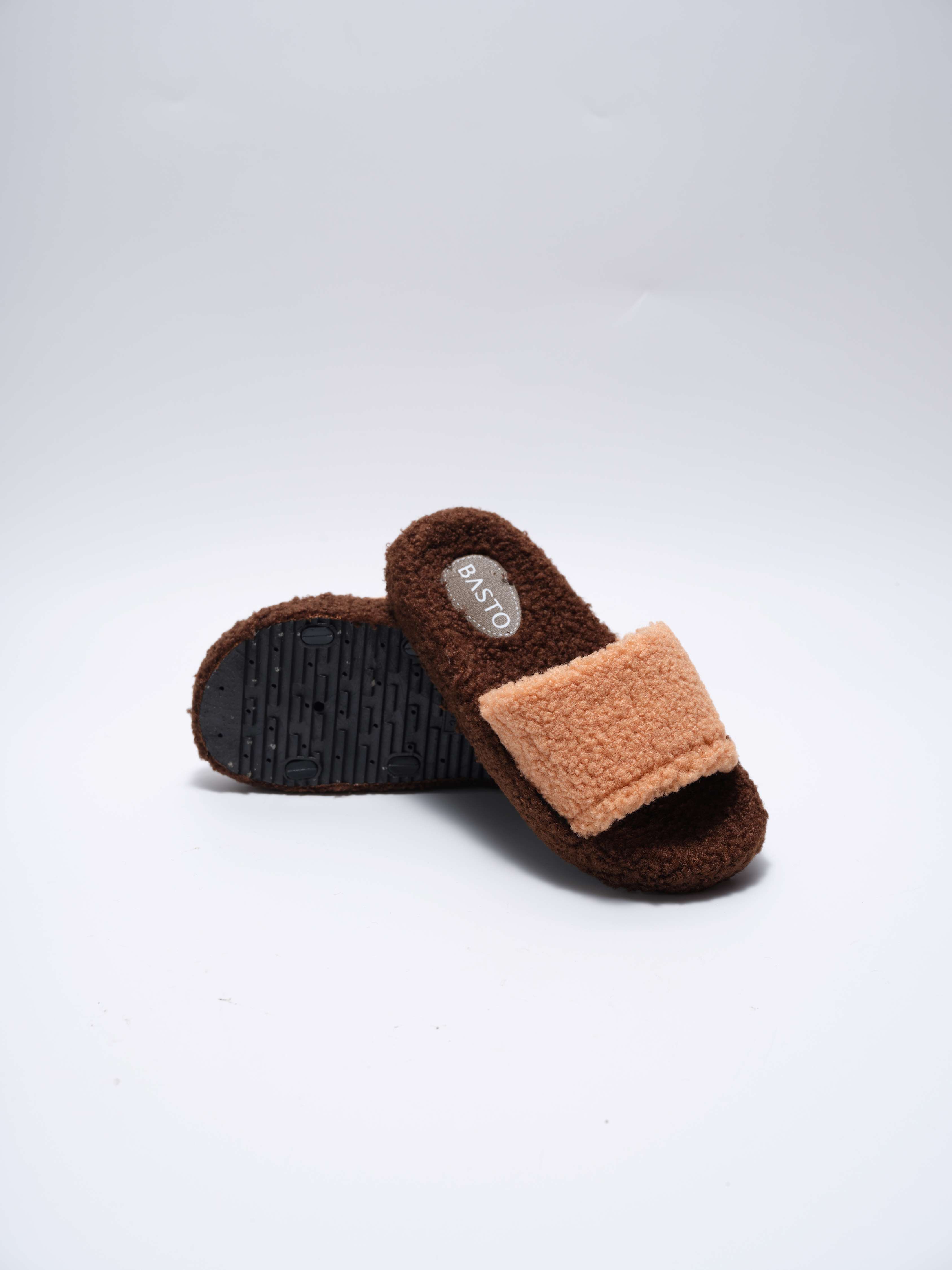 百思图定制毛毛拖鞋