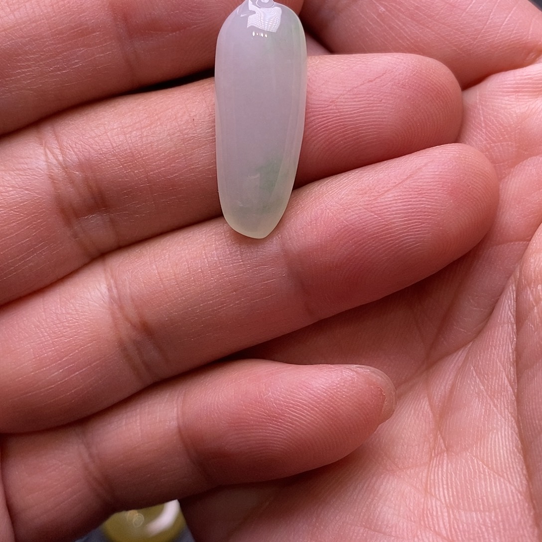 翡翠未镶嵌颈饰福瓜