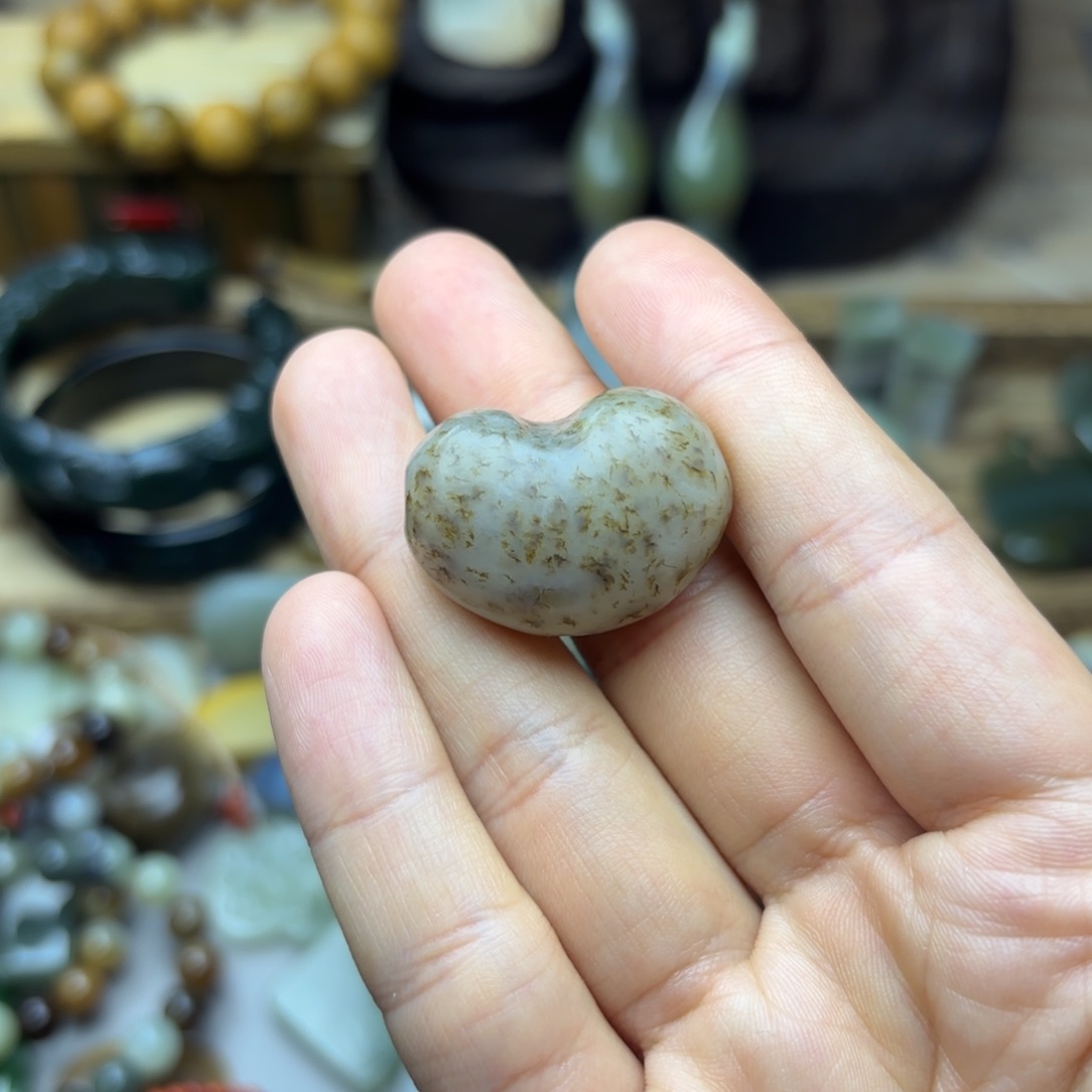 ****棠和田玉未镶嵌颈饰