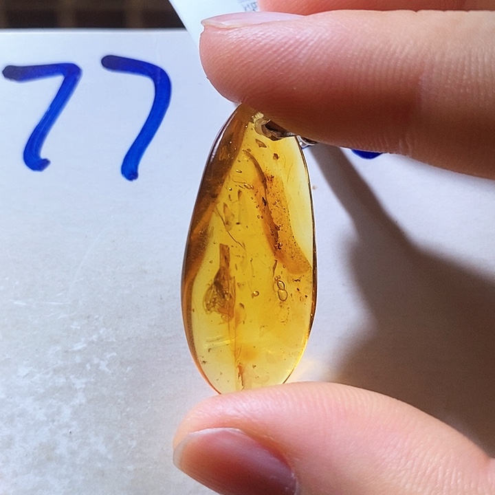 未镶嵌颈饰琥珀琥珀虫珀吊坠