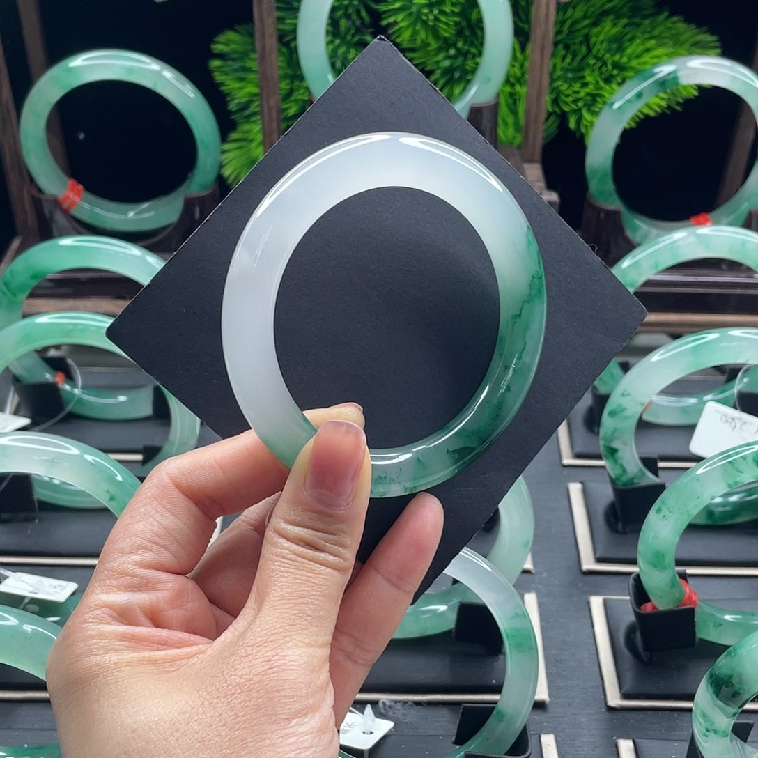 石英质玉未镶嵌手镯